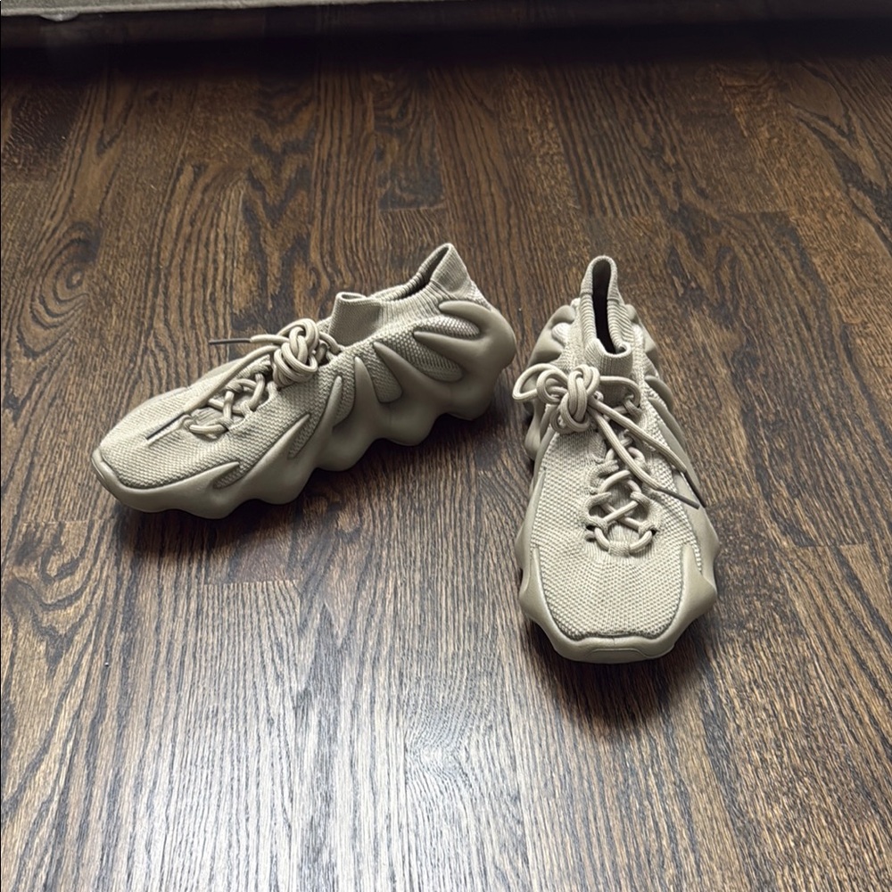 Yeezy Athletic Shoes in Tan